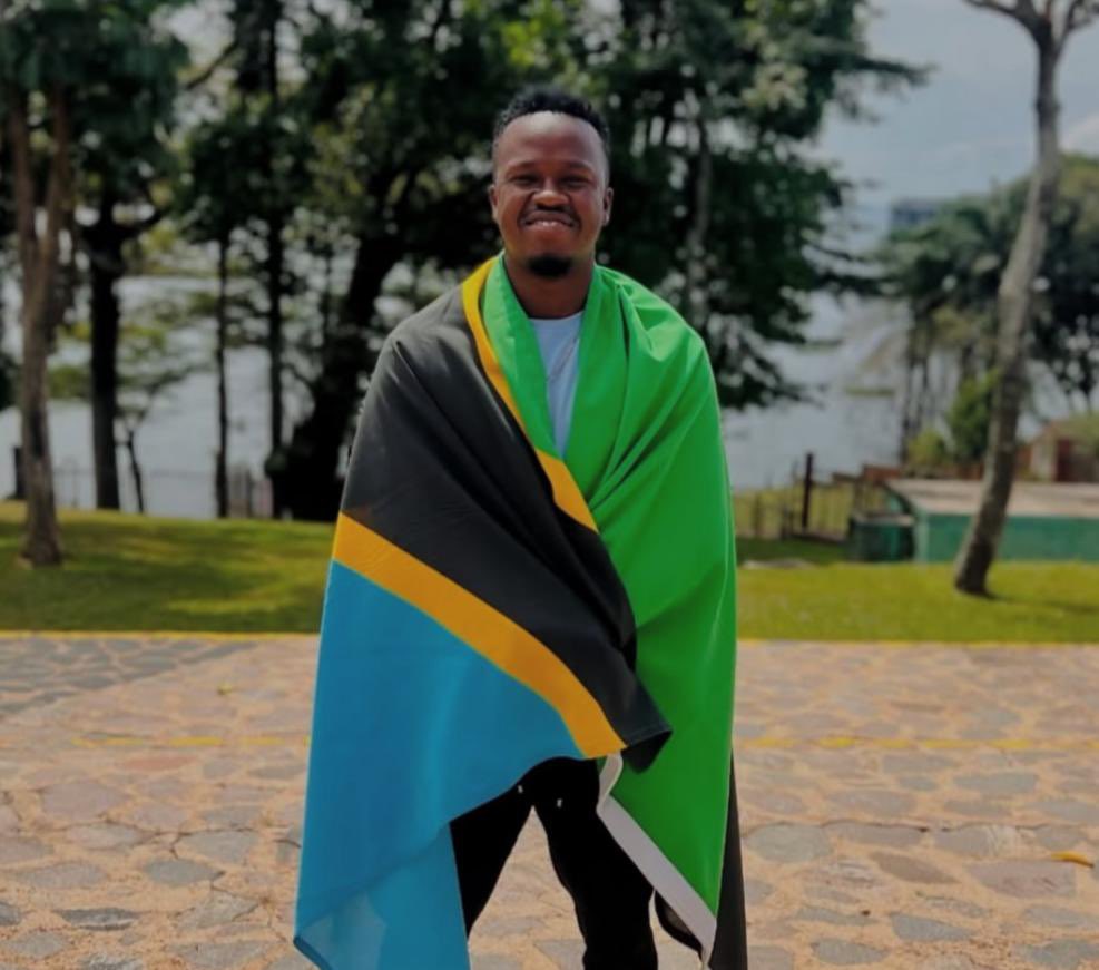 IAMartin_'s tweet image. Serikali zenye watu wenye ubongo unaofanya kazi zinatakiwa kutumia akili ya (@MikaChavala) katika uzalishaji siyo kumpa mashtaka ya uongo ya uhaini ambayo haiwezekani kuyathibitisha. Wanaostahili kuwepo gerezani ni mafisadi wanaotajwa na CAG. Muacheni CHAVALA. #FreeMikeChavala