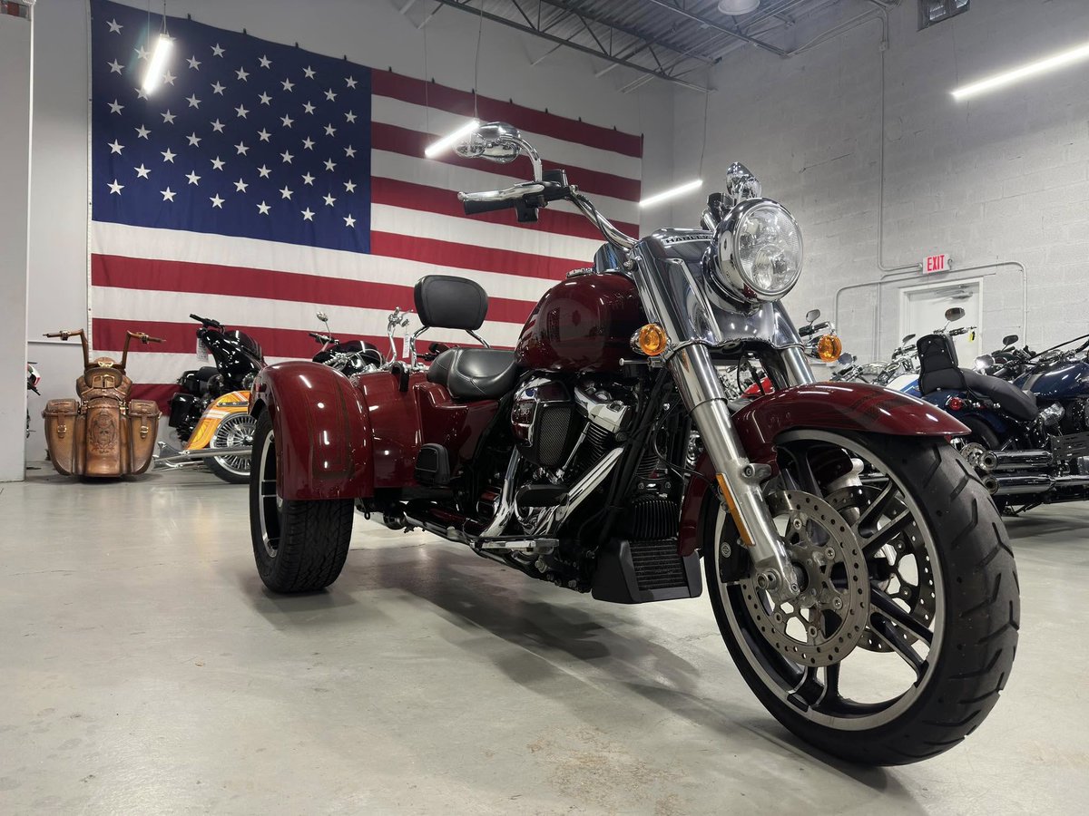 SouthFloridaFCU's tweet image. 🌟 Small Business Spotlight: Elite Motorsports

Owned by Tony Keller, Elite Motorsports helps riders find the perfect bike for the open road.

📍 160 Commerce Rd, Ste A&amp;amp;B, Boynton Beach, FL

Proud to support this local business! 💙 #SupportLocal #SFFCU