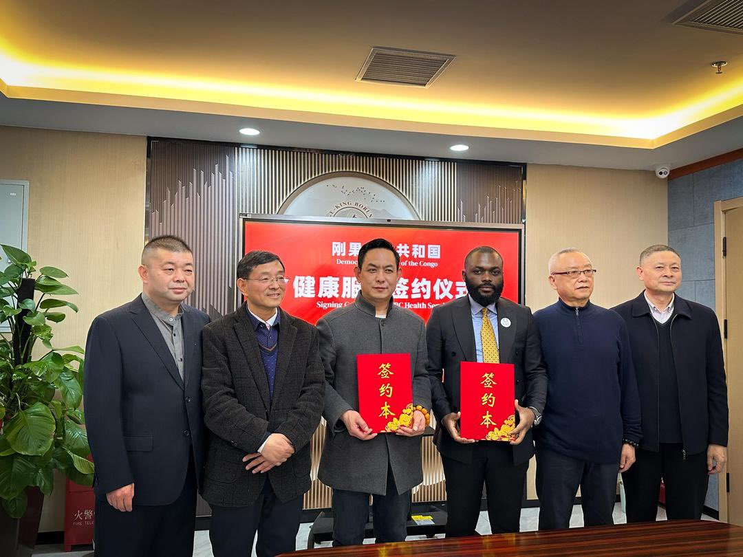 BukasaEmmanuel2's tweet image. #RDC🇨🇩: Le PDG Curtis Haggai s’est engagé à transformer en profondeur notre système de santé en annonçant la construction de dix hôpitaux modernes dans chaque province. Une vision ambitieuse qui place la technologie médicale avancée au service de notre peuple pour garantir des…