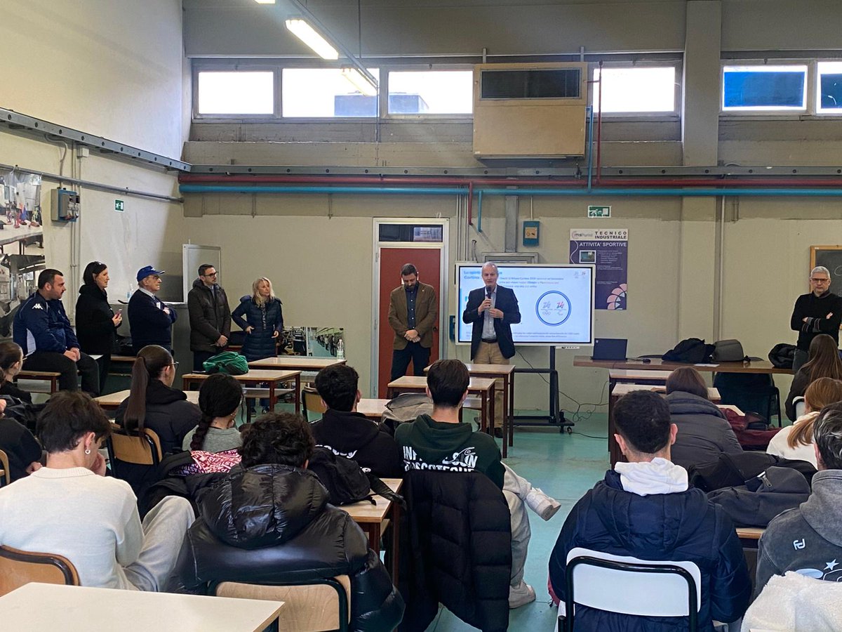 Un paio di giorni fa a dei giovani :
Ragazzi, la prima cosa che deve fare e far fare un bravo Manager Sportivo è eliminare il copia incolla e la frase "si è sempre fatto così"