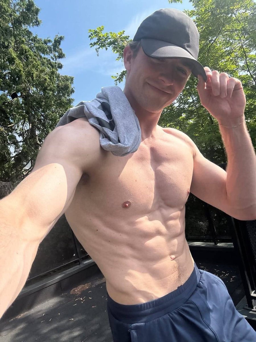 AlphaKyleWP's tweet image. Be proud brothers, the world kneels for a confident White Man that embraces his natural power 💪🏻👌🏻

#wp #alpha #whiteprivilege