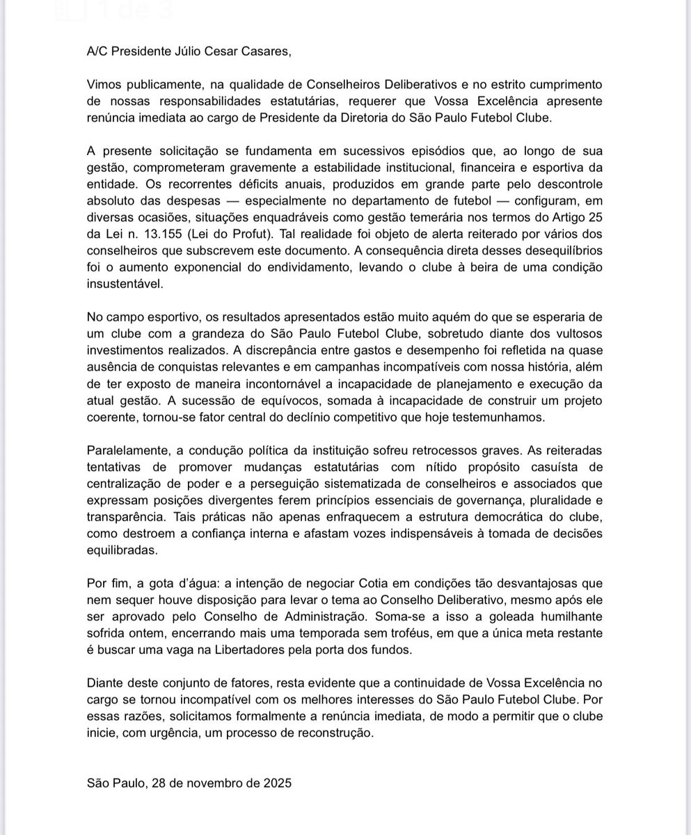 OGabrielSa's tweet photo. 41 conselheiros do São Paulo apresentaram há poucos instantes um abaixo-assinado exigindo a renúncia imediata do presidente Julio Casares. O documento aponta “situações enquadráveis como gestão temerária nos termos do Artigo 25
da Lei n. 13.155 (Lei do Profut)”. @arqtricolor https://t.co/xaSyfCuyK7