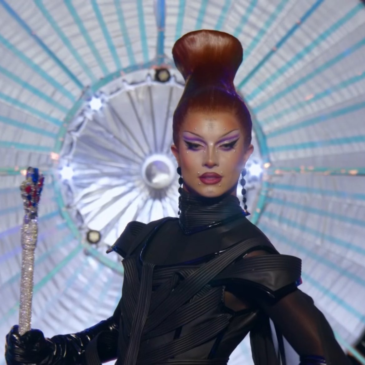 andytaylorjoy's tweet photo. omg i had to watch the drag race finale late but AAAH IM SO HAPPY BONES WON #DragRaceUK #TeamBones https://t.co/bhQRhfscSo