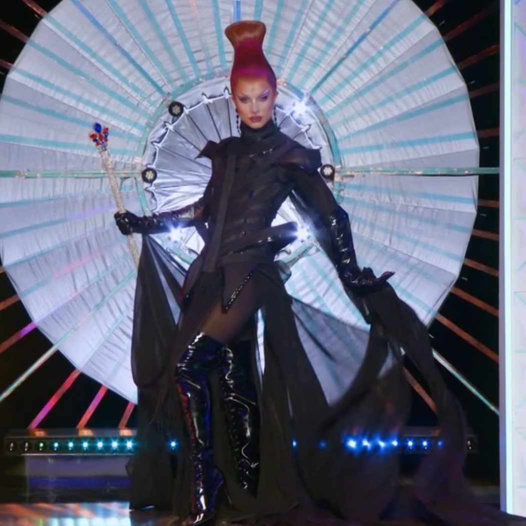 andytaylorjoy's tweet photo. omg i had to watch the drag race finale late but AAAH IM SO HAPPY BONES WON #DragRaceUK #TeamBones https://t.co/bhQRhfscSo