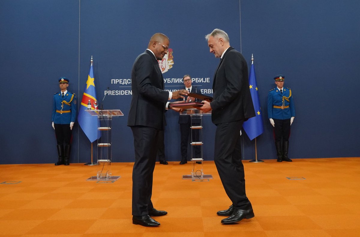 DidierBudimbu's tweet image. J&apos;ai eu l&apos;honneur de signer ce jour à Belgrade un Protocole d&apos;Accord pour la coopération sportive avec mon homologue serbe, M. Zoran Gajić.
Un moment fort, sous le haut patronage de Leurs Excellences les Chefs d&apos;État, Félix-Antoine Tshisekedi Tshilombo et Aleksandar Vučić, qui…