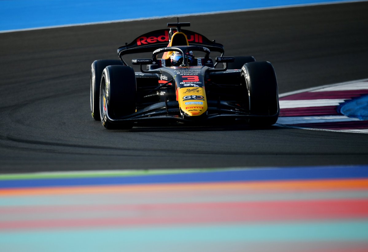 Formula3's tweet image. Both @NikolaTsolov and @Jameswharton_  got their first  experience of #F2 machinery today in Qatar 🇶🇦🙌

#F3 #RoadToF1