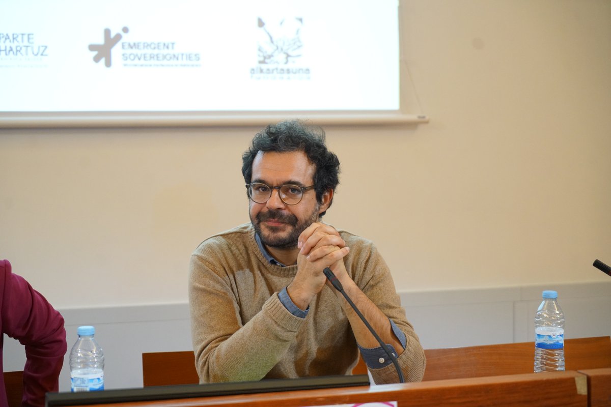 🗣️<a href="/paologerbaudo/">Paolo Gerbaudo</a>|ren gogoeta #ForumSoberanista Eskola Subiranistan:

"Subiranismoa gatazka da, eta horregatik erabili behar dugu naziorik gabeko herrien eskubide politikoak gauzatzeko"