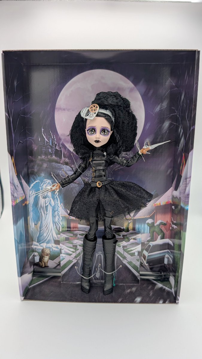 SeeingMount's tweet image. First IRL pictures of the Monster High Edward Scisorhands Skullector Doll