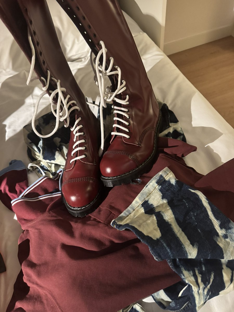 skinheadworkie's tweet image. Which pile? 
Skin or workgear