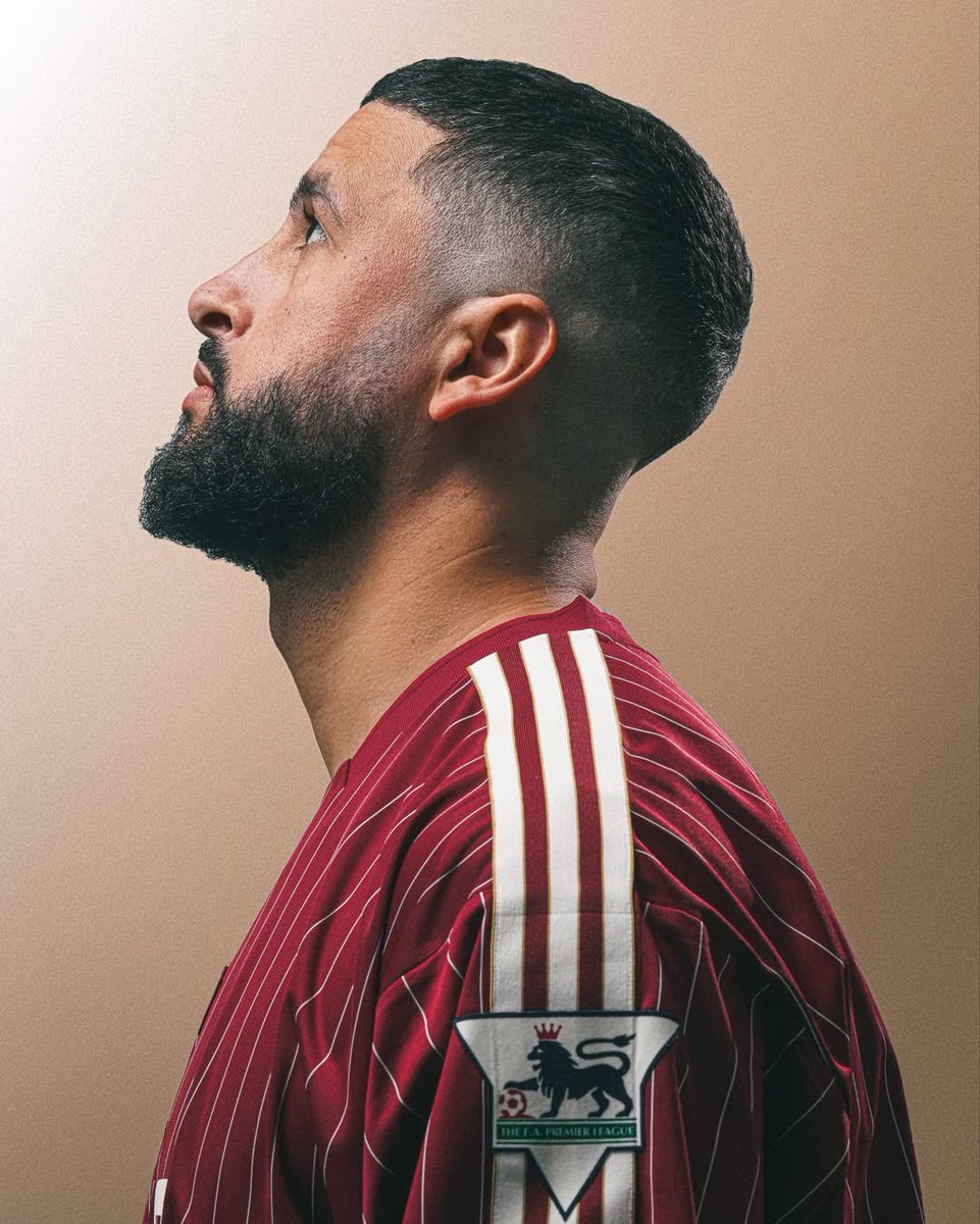 NoteSphere's tweet image. Easily the hardest custom Arsenal jersey.