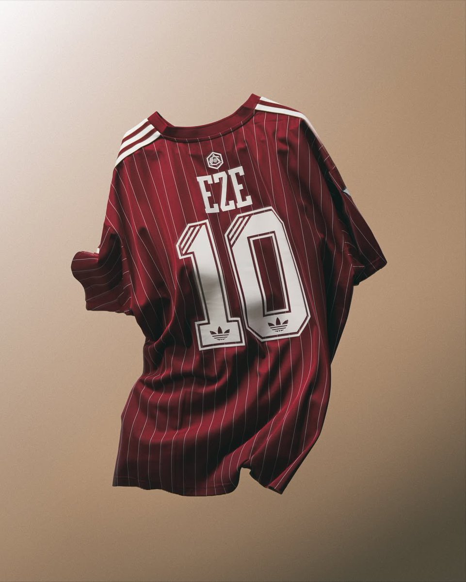 NoteSphere's tweet image. Easily the hardest custom Arsenal jersey.