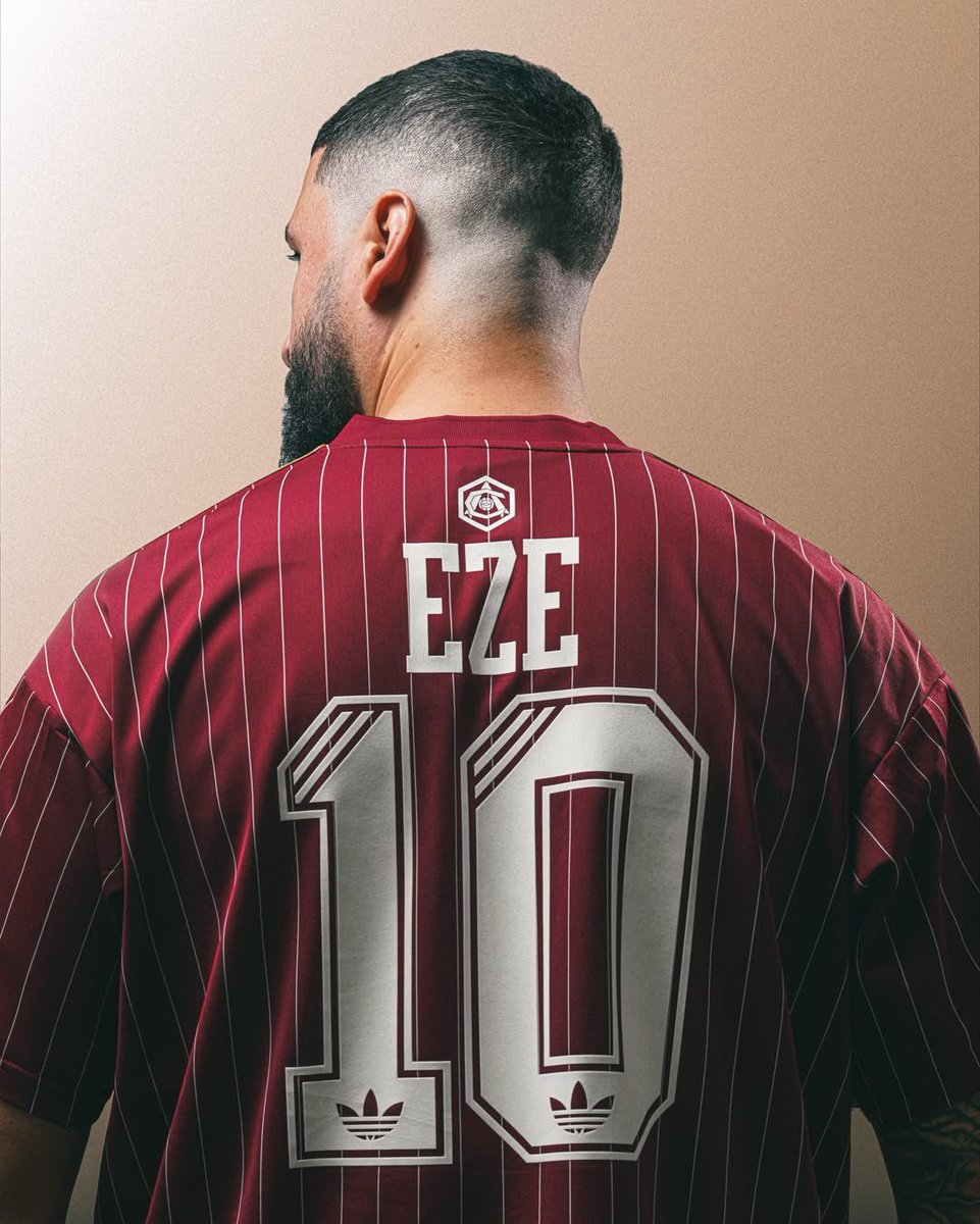 NoteSphere's tweet image. Easily the hardest custom Arsenal jersey.