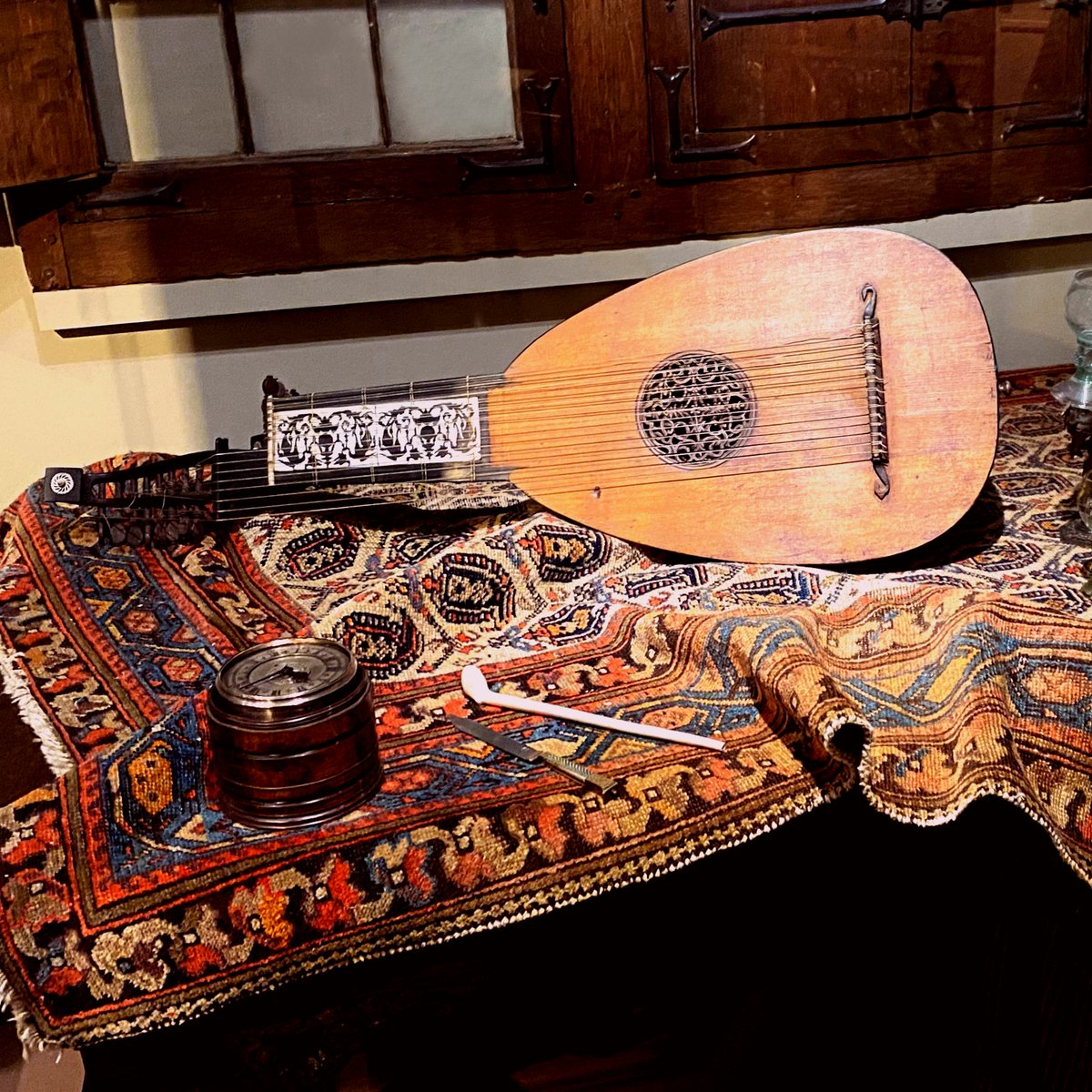 ofthevolsci's tweet image. Hi #booktwt &amp;amp; #writertwt 🧡

⟣ Estela (or Stells) | ESP/ENG
⟣ Writer of gothic fiction, magical realism, and hisfic
⟣ I mainly read classics (especially Greco-Roman), gothic lit., poetry, and nonfic
⟣ Please DNI if: minors, bigots, pro-AI. 

More info: pastellus.carrd.co