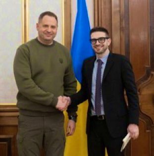 liz_churchill10's tweet image. Zelensky’s closest ally, Andriy Yermak, has announced his resignation as his corruption investigation intensifies…which seeks to find over $100 MILLION in stolen money.