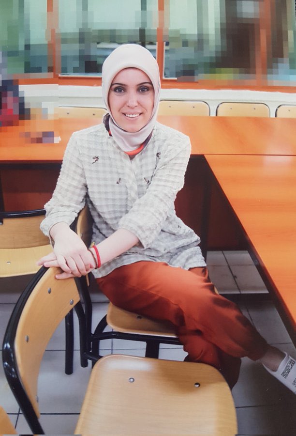 Tutsak_Bebek's tweet photo. 3 yıldır hem annesiz hem babasız büyüyen
çocuklar var bu ülkede.
KHK'lı öğretmen Nagehan Yüksel, 27 Şubat 2022'de 9 yıl hapse gönderildi.
Eşi zaten 6 yıldır cezaevinde. Geride anne-baba hasretiyle yanan çocuklar kaldı.
Hiçbir ceza bir çocuğun kalp ağrısından daha
ağır değildir.
Sessiz kalmak suça ortak olmak demektir.

İnfazdaÖğrencileri Unutma

@mahir_gra