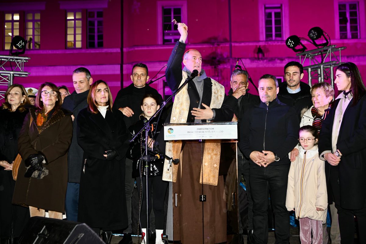✨ Ce soir, Ajaccio s’illumine et retrouve cette ambiance de fête, de partage et de paix qui nous rassemble.

Natali in Aiacciu, c’est le village de Noël au cœur de la ville, mais aussi un mois d’animations qui font vivre tous nos quartiers.

Que cette nouvelle édition