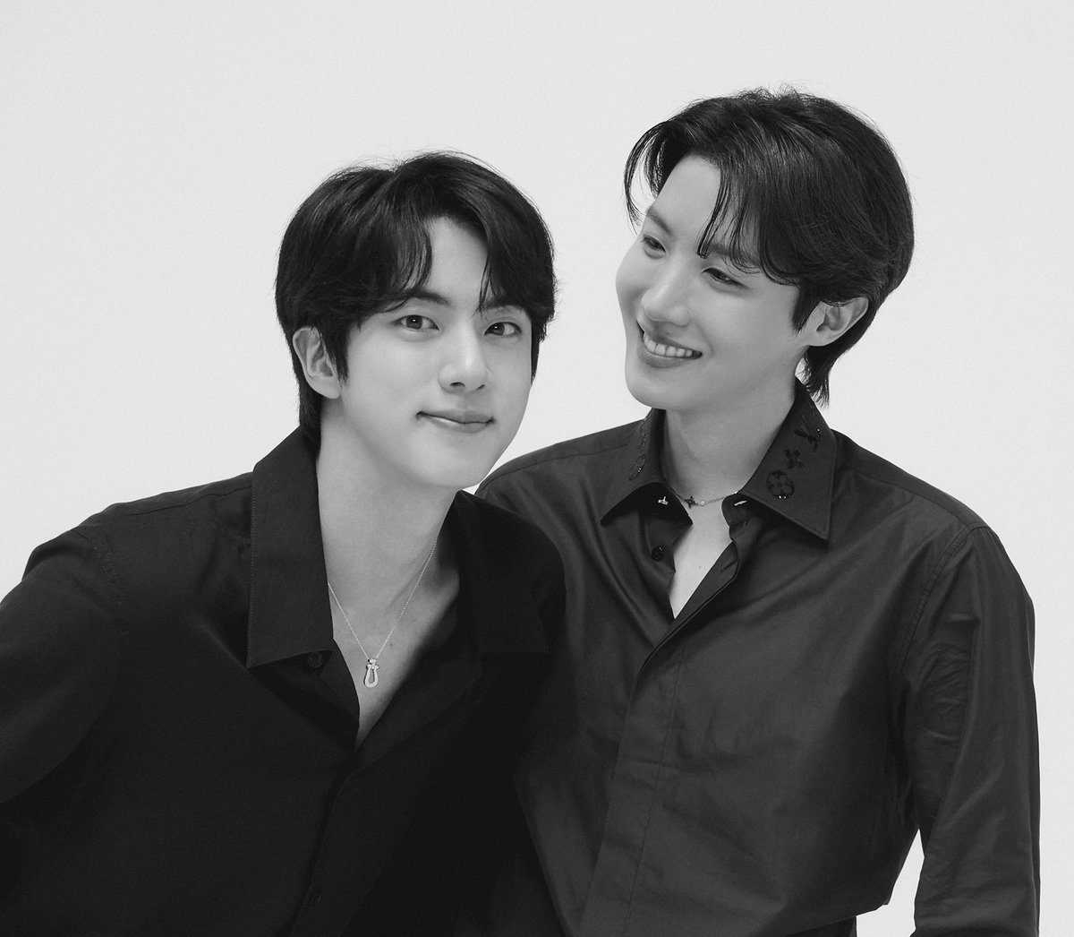 bejarmot07's tweet image. felicidades a mis bonitos flaquitos que obtuvieron el bonsang, los amo con toda mi alma y siempre estaré apoyándolos en cada momento por siempre. ♡ 

CONGRATULATIONS JIN
CONGRATULATIONS JHOPE
2SEOK FANS CHOICE MALE BONSANG
#Jin_FansChoiceMale
#Jhope_FansChoiceMale