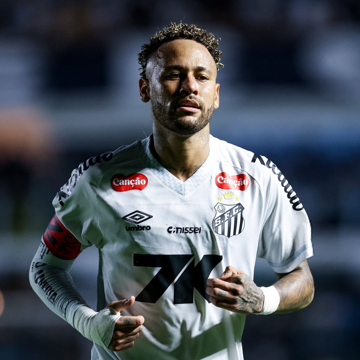 lnstantFoot's tweet image. 🚨 OFFICIEL ! Neymar est bien CONVOQUÉ avec Santos pour le match contre Sport Recife ! 🇧🇷🔛

Blessé mais prêt à se sacrifier pour sauver son club de coeur de la relégation.