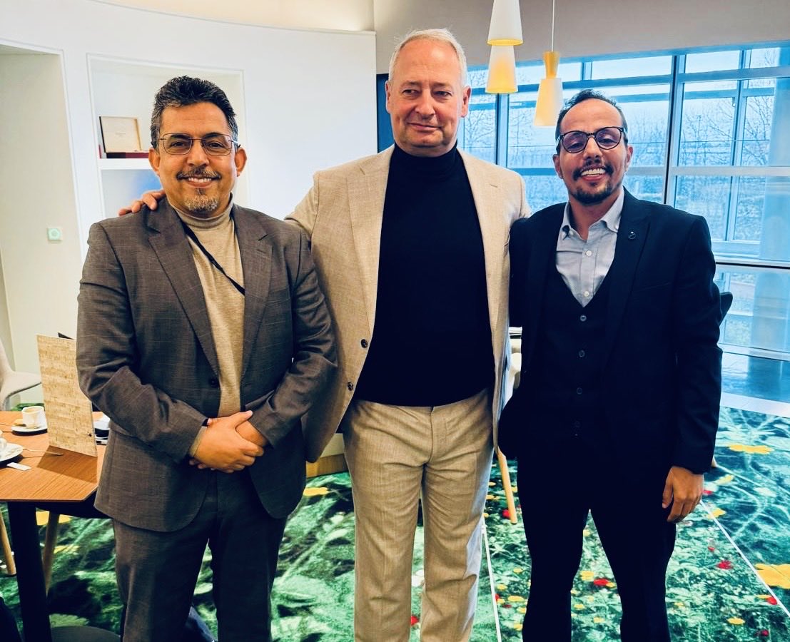 #ستراسبورغ 26 نوفمبر 2025؛ على هامش جلسة التصويت حول مشروع القرار القاضي بإسقاط "الوسم" الخاص بالمنتجات المستوردة من #الصحراء_الغربية 🇪🇭 والذي أدرجته المفوضية ضمن اتفاقها الأخير الموقع مع #المغرب 🇲🇦، رفقة السيد آندريآس شيده (اشتراكي-نمساوي 🇦🇹) رئيس المجموعة البرلمانية الاروبية 🇪🇺