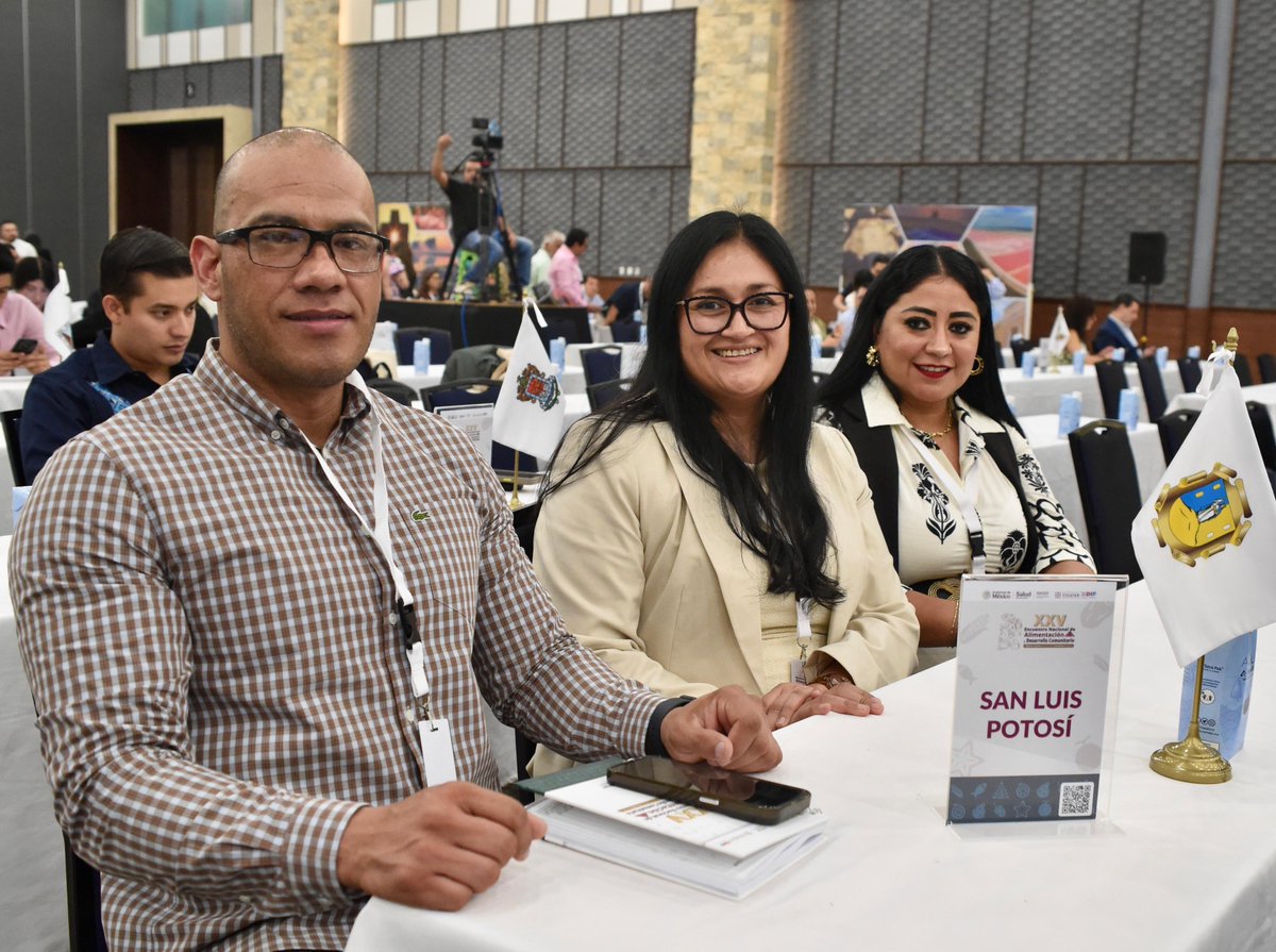 Aquí no solo ves los rostros de quienes llevan las ayudas a las comunidades, ves horas de trabajo y empeño por la justicia, la prosperidad y el bienestar🙌🏽

Los equipos de Alimentación y Desarrollo Comunitario de los DIF Estatales se reúnen en el 3º día de trabajo del #ENADC2025.