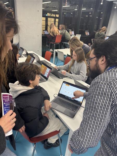 CCIcotedazur's tweet photo. [LIVE] 🎥 Du côté de l’Espace test et multimédia ! 

Avec INFORIZON, les jeunes tes leurs centres d’intérêts métiers avec une base de plus de 1200 métiers actualisés ! 

#NuitdelOrientation2025 #Formation06 
@CMA_PACA @UIMM @FBTP06 @FranceTravail @AcademieNice @PetitesAffiches @CCIpresse06 @Univ_CotedAzur @ML_NiceCoteAzur @regionsud @FTravail_06 @letudiant @WorldSkillsFR @hellocharly_ @Monkey_tie @Agis06 @CampusSudMetier