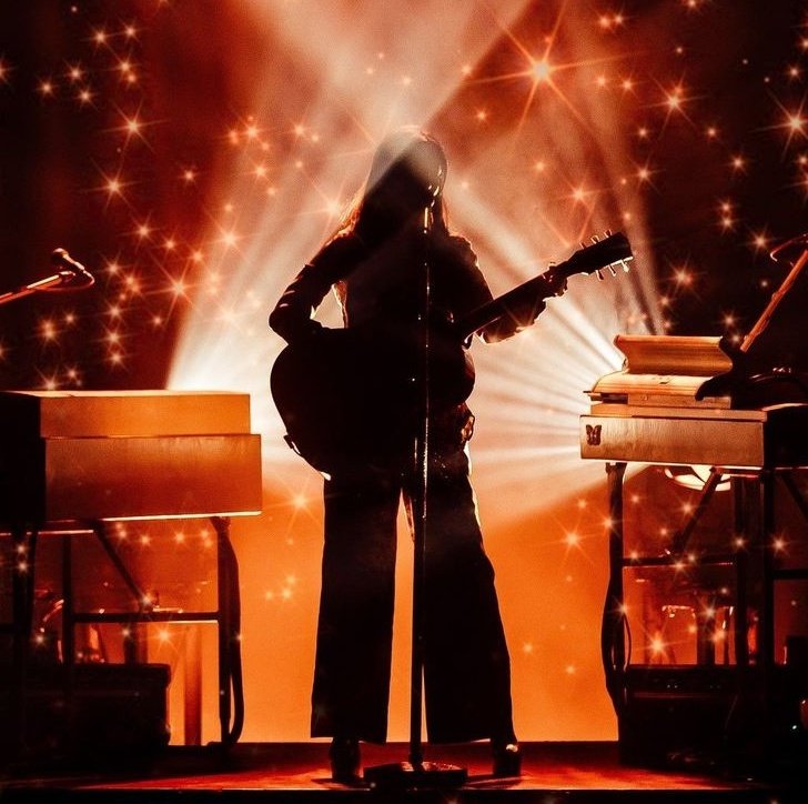 cloudypolls's tweet image. and you stage presence — how does it look like? ⋆.˚📷📷