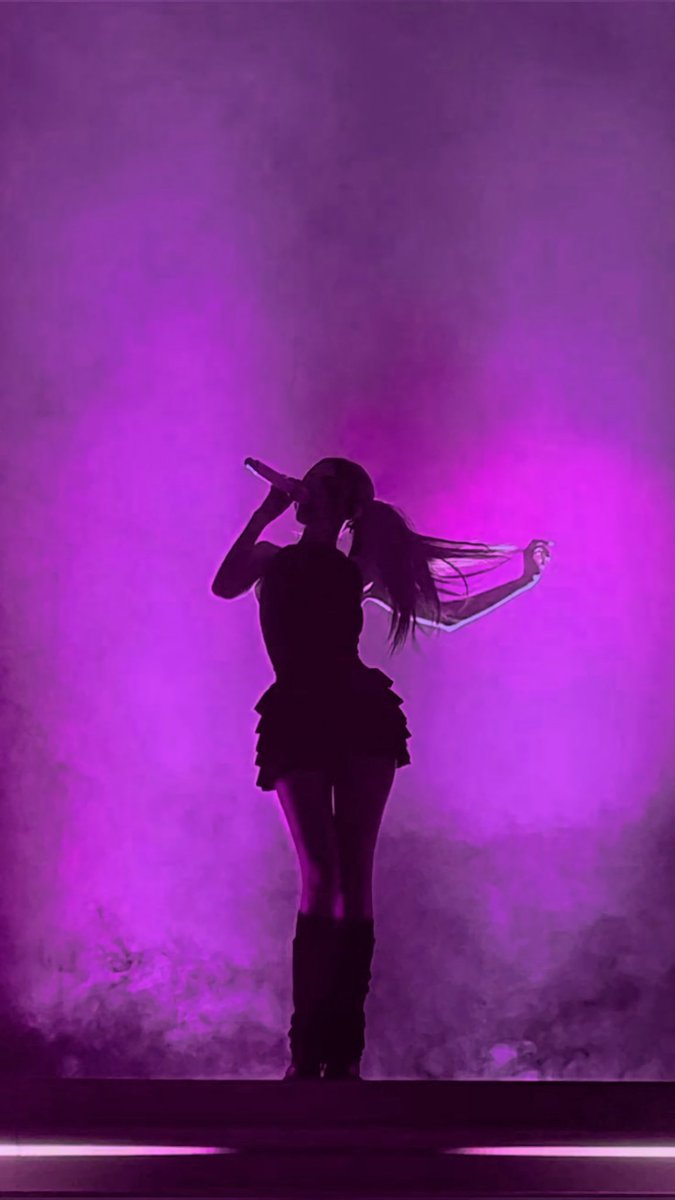 cloudypolls's tweet image. and you stage presence — how does it look like? ⋆.˚📷📷