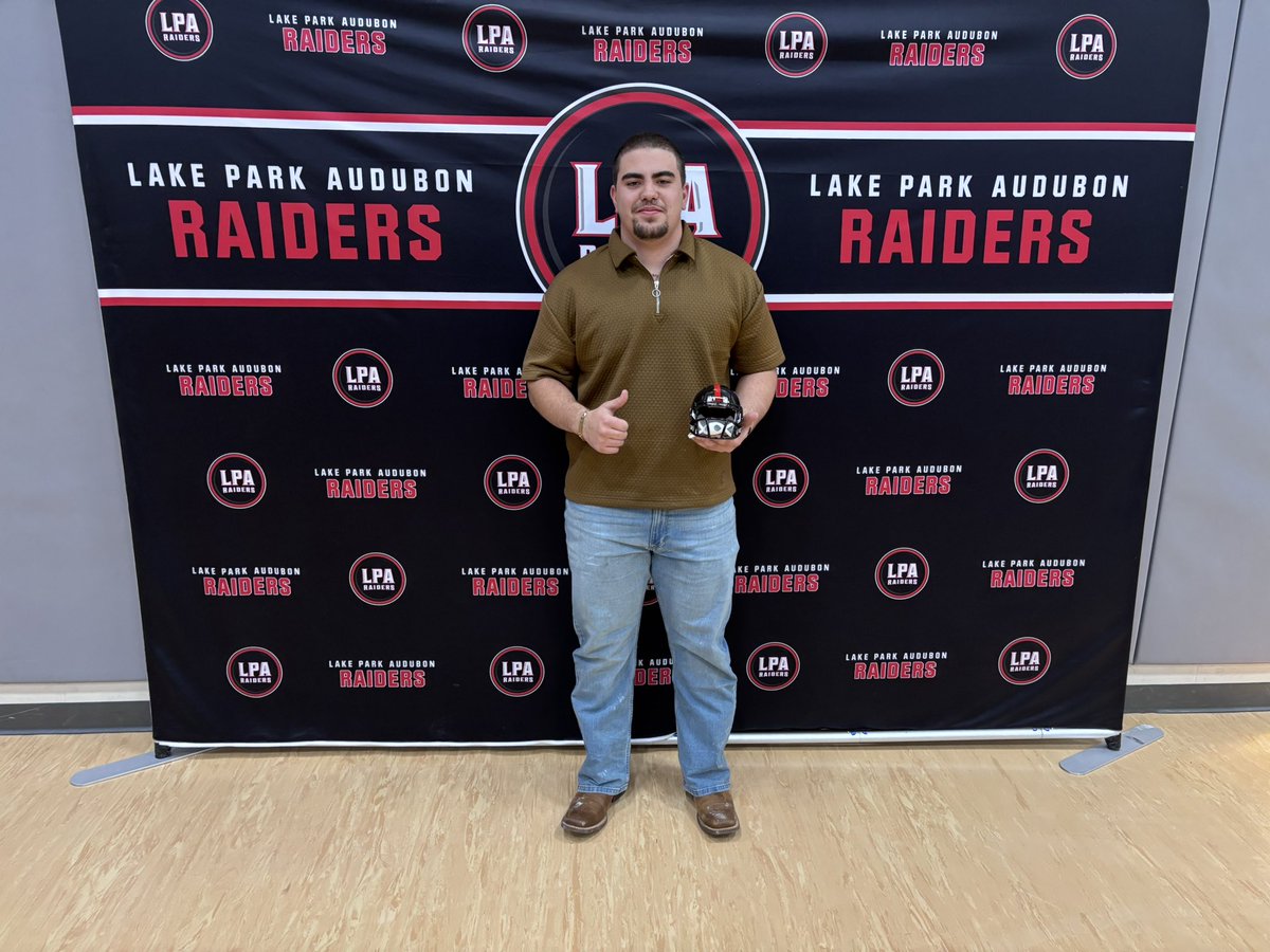 The next wave awards are our Team Awards!   The first award is our Defensive Lineman of the Year!   Congratulations to Doug Poitra for being Selected!  #ALLIN