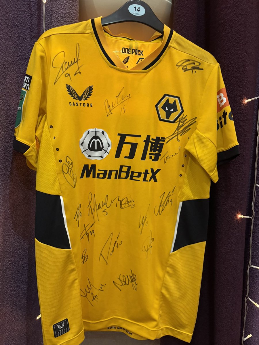 DM me any advanced bids on these tonight.

Marcal match worn squad signed Carabou Cup.  Signed by Raul Neves et al.

Replica signed Andre shirt BNWT!

Also a full squad signed home and away shirt from this season! Inc Rob Edwards!

Supporting 5 great charities - RTs appreciated