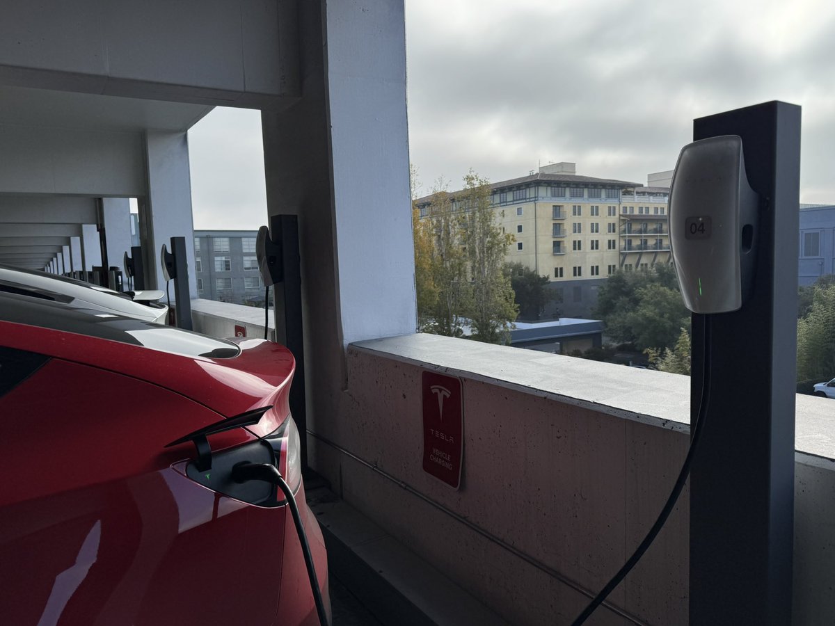 Breakfast at <a href="/breakfastclubam/">The Breakfast Club</a> for Jalisco Omelette with their special potato and coffee cake sides.  #Yummy 🤤

Then it’s off to <a href="/lululemon/">lululemon</a>. Hard to beat free <a href="/Tesla/">Tesla</a> charging at the Winchester Garage while shopping at Santana Row… on #BlackFriday

#UnbeatableDeal