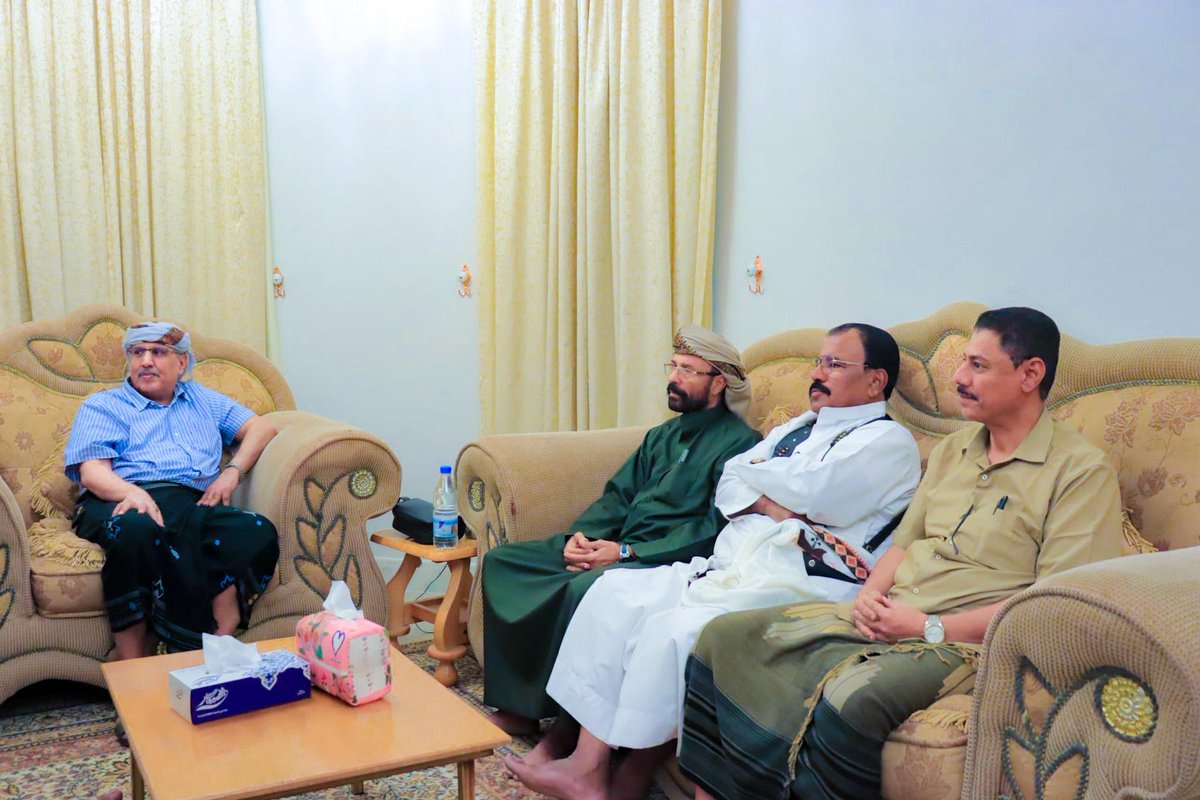 الكثيري يصل سيئون للمشاركة في احتفالات الذكرى الـ58 لعيد الاستقلال ويؤكد أهمية الحشد الجماهيري

الجمعة ٢٨ نوفمبر ٢٠٢٥

وصل رئيس الجمعية الوطنية للمجلس الانتقالي الجنوبي، علي عبدالله الكثيري، اليوم الجمعة، إلى مدينة سيئون بمحافظة حضرموت، للمشاركة في فعاليات الاحتفال بالذكرى الـ 58