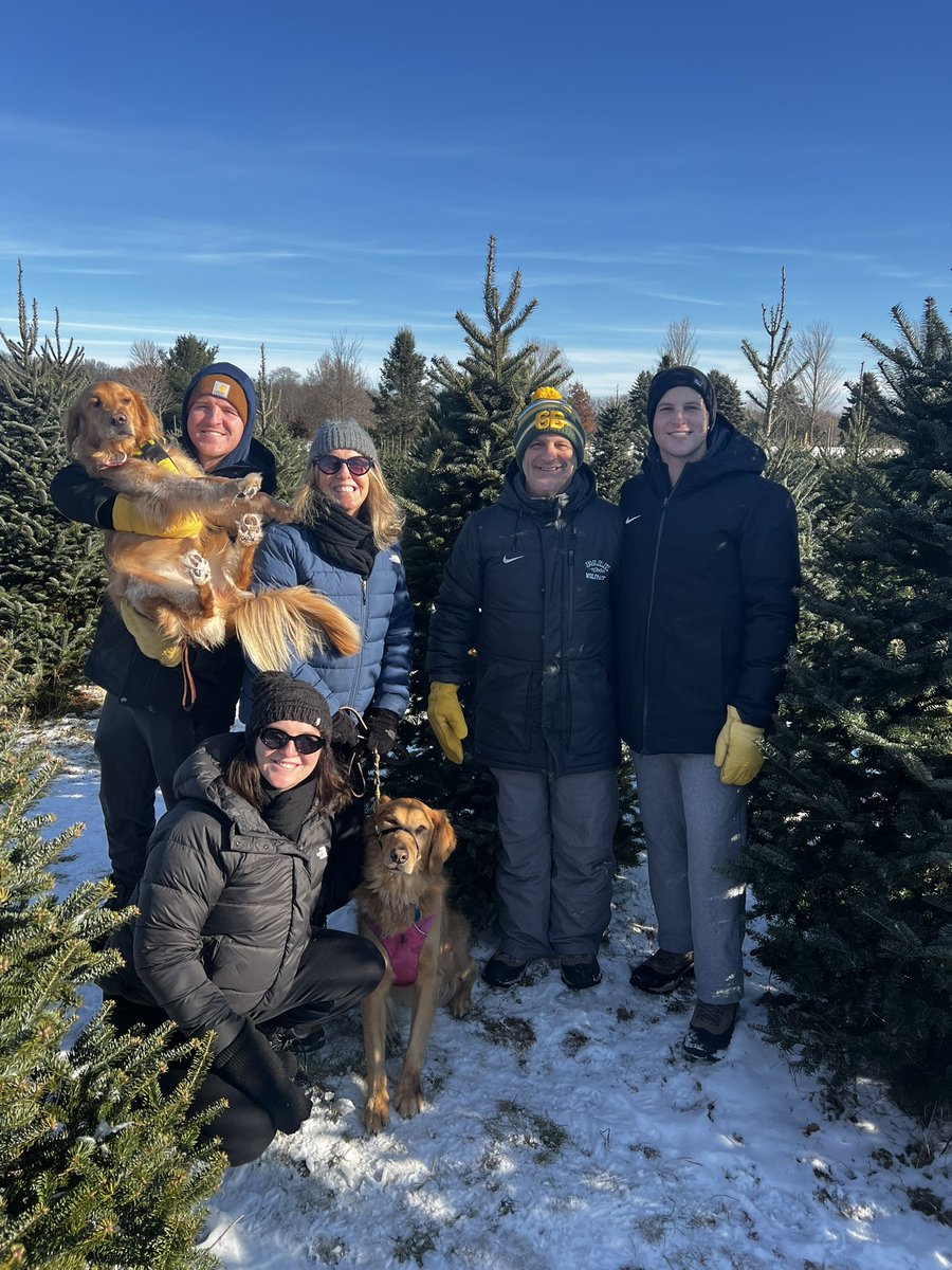 PhilKuemmel11's tweet photo. One of our favorite traditions - cutting down the Christmas tree!🌲 https://t.co/N3vVs51bI3