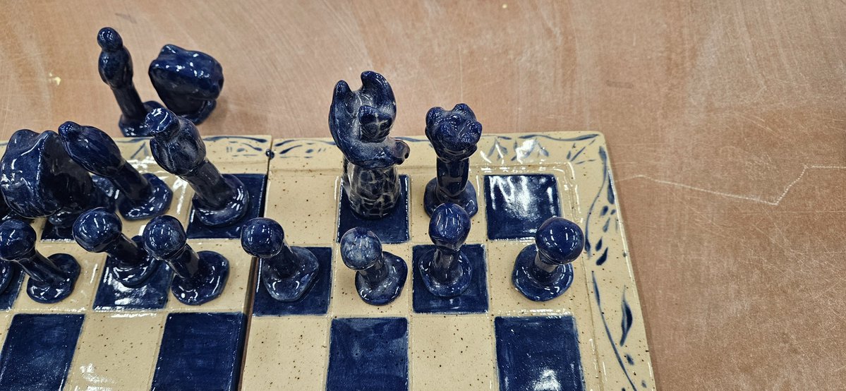 sunken_silk's tweet image. the pieces is usually called rook or tower (at least in english, idk about other languages), and that action is called the castle!  and yesss it&apos;s actually how i decided to exhibit my work! 

(also i will upload the chess stuff for anyone interested)