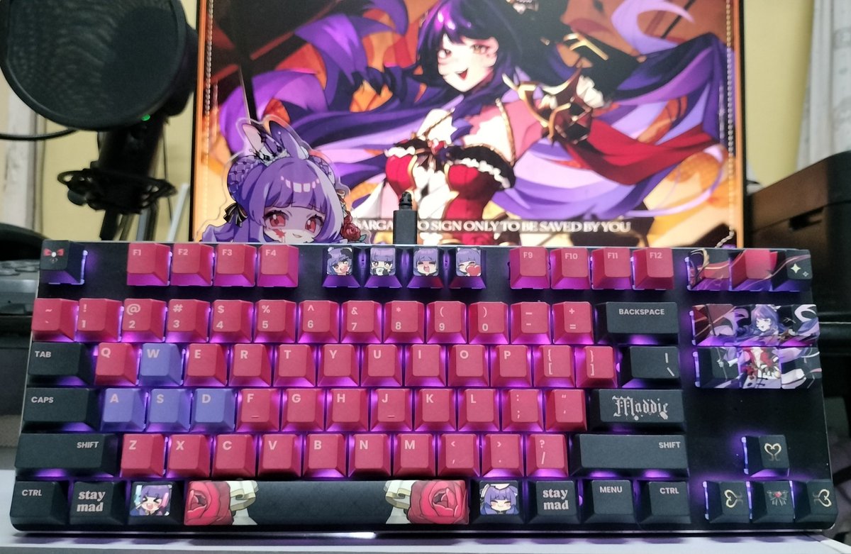 ZeroToJiro's tweet image. Here&apos;s what it looks like with the LED backlights! 🤤

My keeb is the Glorious GMMK TKL