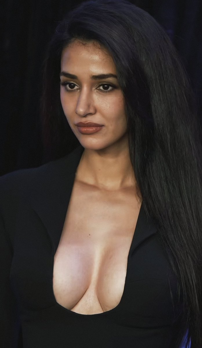 itzDanie__'s tweet image. Disha Weekend Treat😋💥