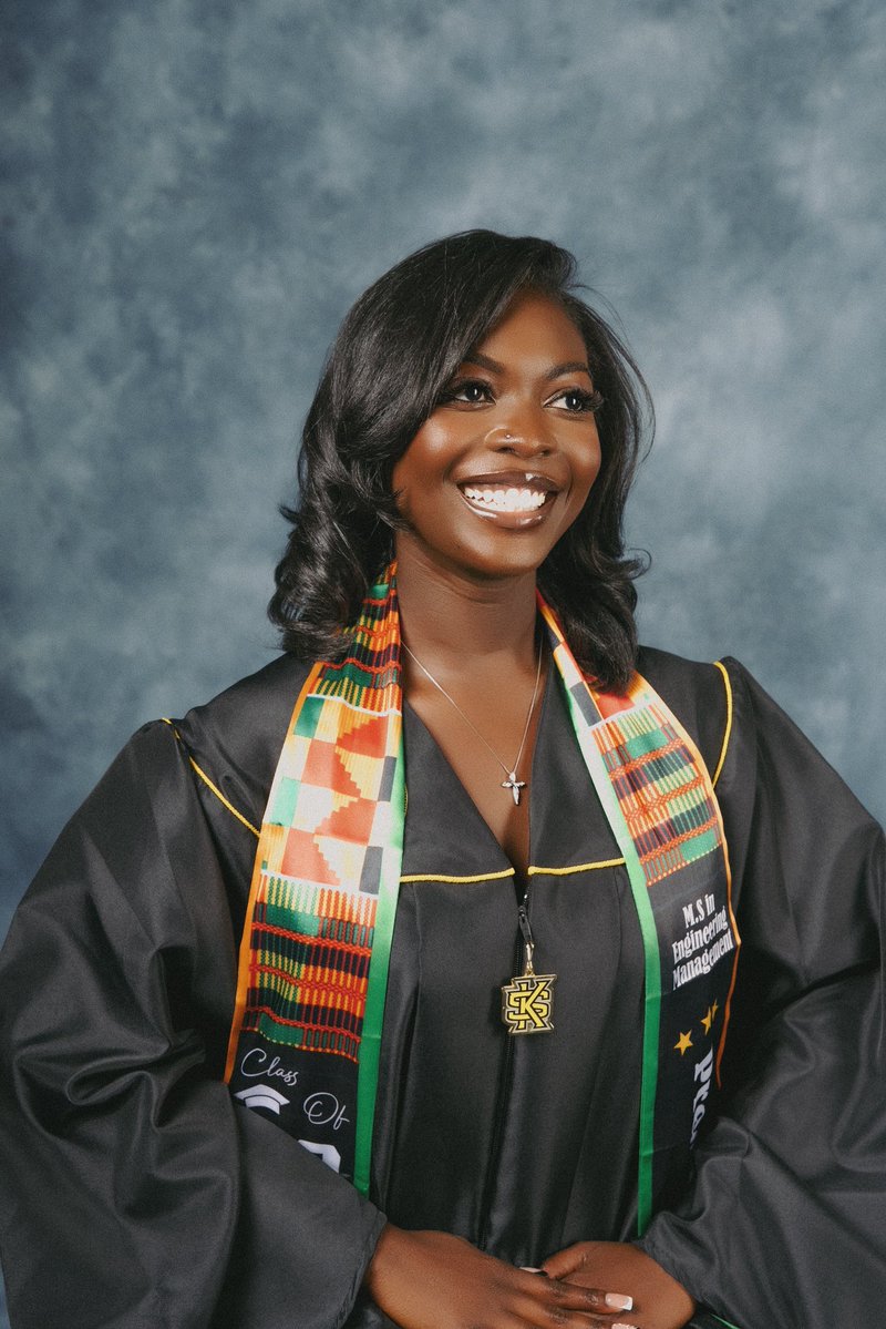 elefaantz's tweet image. 4.0 in engineering management 🤭 your girl got her master’s 🤍