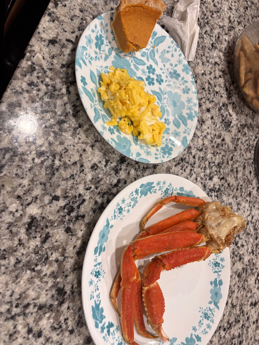 _sk8ing's tweet image. Thanksgiving leftovers #godbless