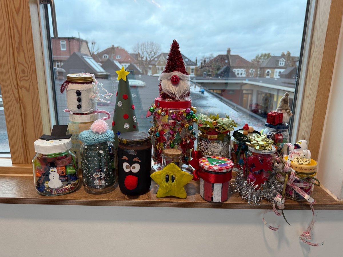 StAnthonysSE22's tweet image. ✨ Handmade with Holiday Magic! ✨
Our festive sweetie jars aren’t just treats—they’re creative masterpieces designed by our amazing children! 🎨🍬
Join us at the Christmas Fair this Saturday for a fun-filled day for the whole community. 🎄✨!
#ChristmasFair #CommunityFun