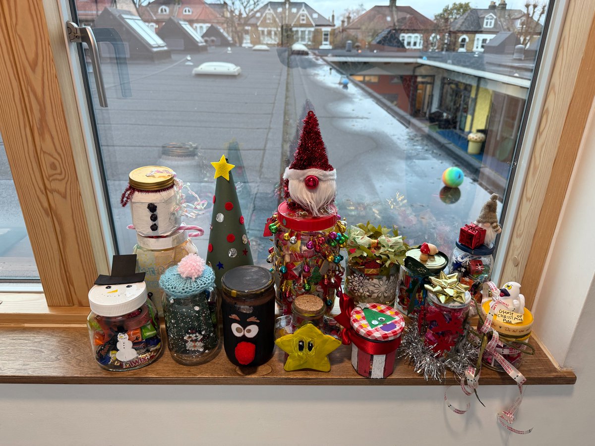 StAnthonysSE22's tweet image. ✨ Handmade with Holiday Magic! ✨
Our festive sweetie jars aren’t just treats—they’re creative masterpieces designed by our amazing children! 🎨🍬
Join us at the Christmas Fair this Saturday for a fun-filled day for the whole community. 🎄✨!
#ChristmasFair #CommunityFun