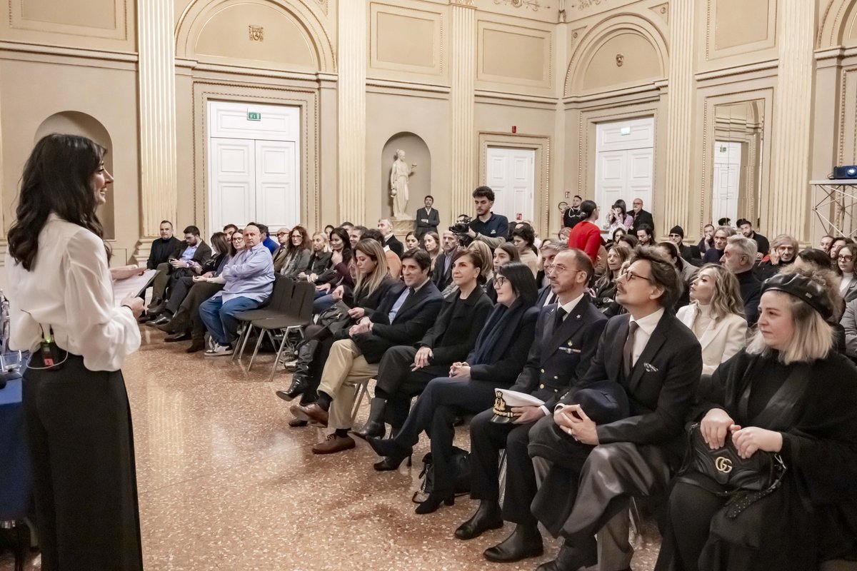 A Rimini arrivano i grandi brand del distretto moda romagnolo: presentata nella Sala Ressi del Teatro Galli "Riviera Dream Vision - Itinerari di Moda. Storie, codici, immaginari."
Dal 13 febbraio al 23 maggio 2026 i Palazzi dell'Arte ospiteranno la mostra
#rimini #comunerimini