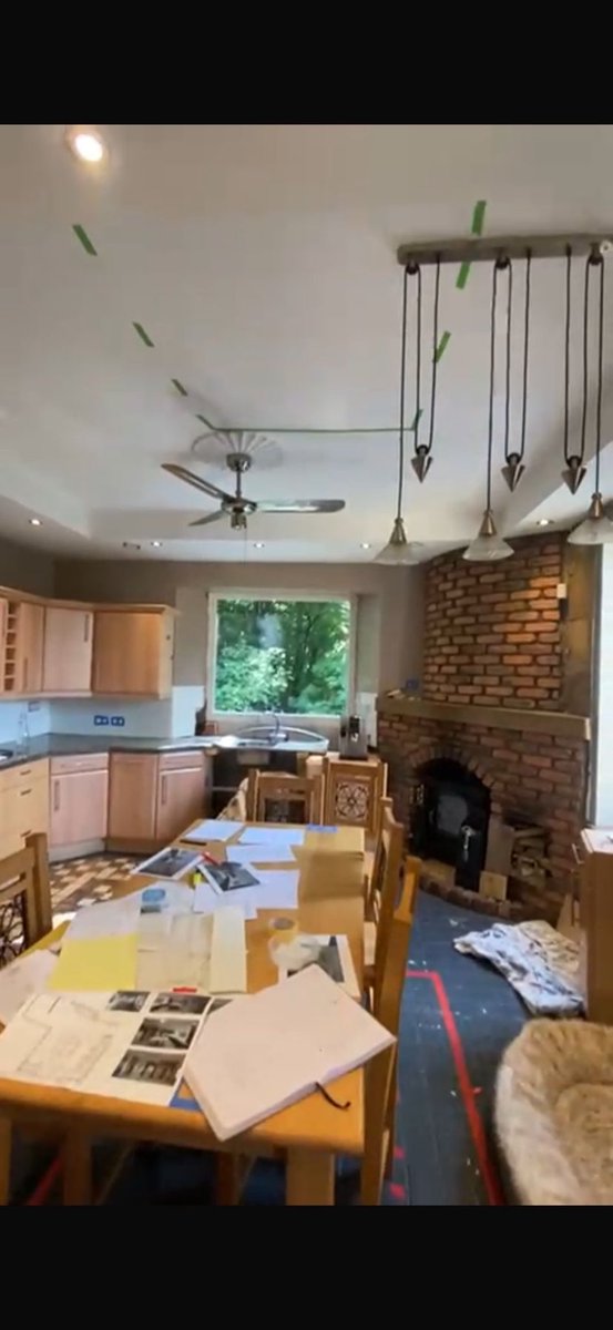 glasgowjoinery's tweet photo. Another one done everything from start to finish kitchen fitted, electrics, plumbing, plastering, under floor heating with 1m x1m tiles and quarts worktops and with a mirror splash back  to finish it off 👌. Another absolutely delighted customer 😁 https://t.co/NaGhSTkLfP