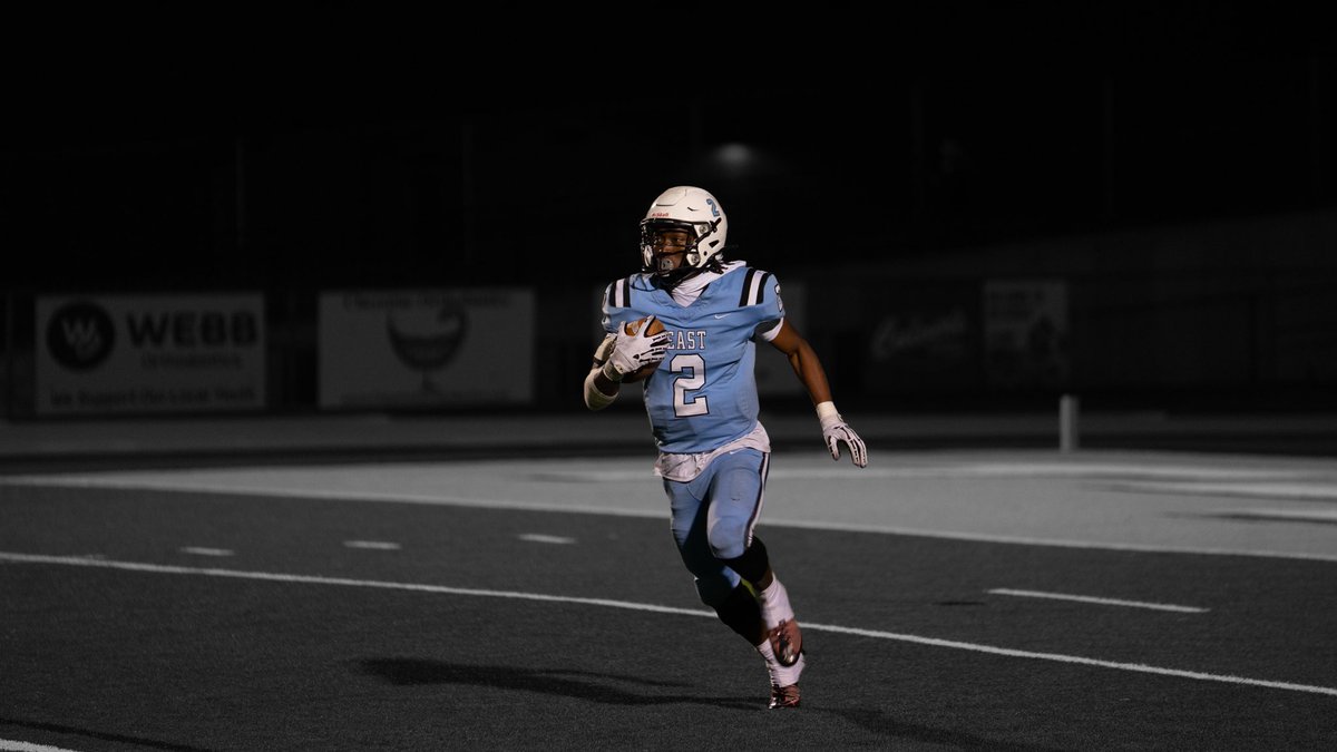 brownkeyshawn12's tweet photo. Career Stats ⏬ 2x all state 2x all conference 1x OPOY Multi positional 
⭐️ 4100 APY
⭐️ 2275 rushing yards
💫 100 YD’s per game
⭐️ 600 KR yards
💫 40 YD’s per return
⭐️ 369 Receiving yards 
💫 15 Yd’s Per Catch
⭐️ 35 td’s
⭐️ 473 att
💫10 YD’s Per Carry
https://t.co/hQ4y2JjotZ https://t.co/p1FzHZgkFa