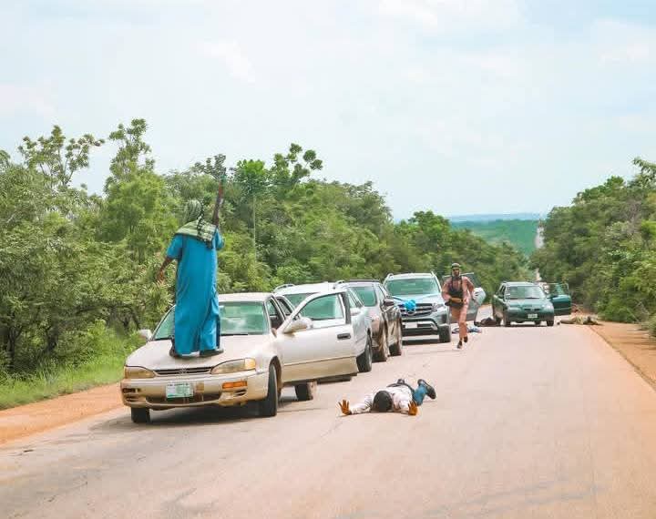 Tope_Orus's tweet image. For everyone traveling this December, please be careful. If you see cows on the road trying to block your path, do not stop. It could be a trap. Stay alert and stay safe.

#SecurityTips