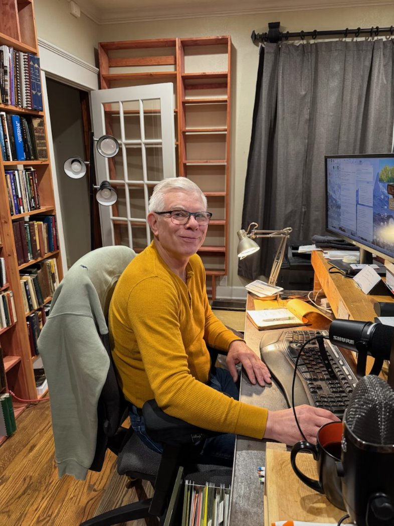 soothkeep's tweet image. Back to work at home. 🏠