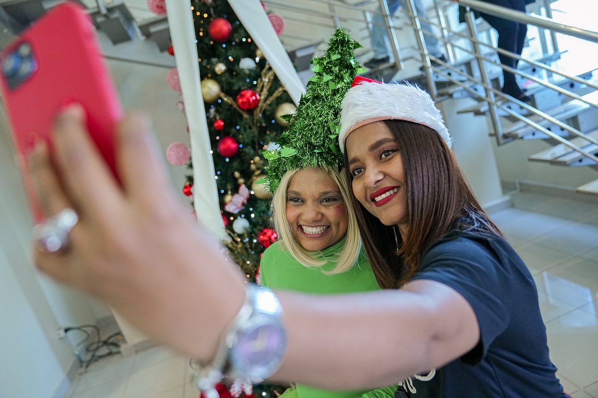 Iniciamos la Navidad con alegría y el firme propósito de continuar garantizando acceso, transparencia y servicio para todo el país. ¡Felices fiestas! 🎄💫
#PROMESECAL #Navidad