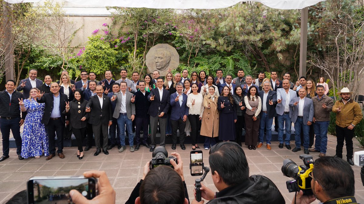 Iremos a Palacio Nacional para exigir que restituyan los más de 20 mil mdp que en dos años han recortado a los municipios.

Alzamos la voz por los municipios de <a href="/AccionNacional/">Acción Nacional</a>, pero también por los que tienen que callar.