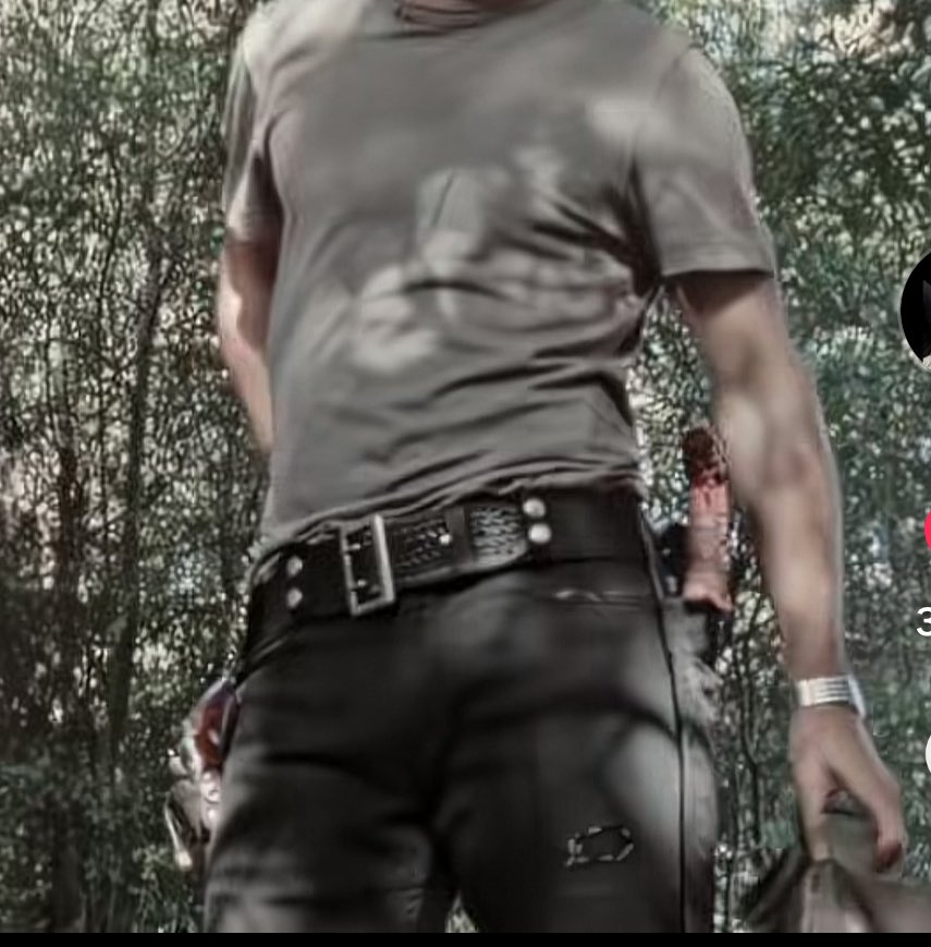 adeadissue's tweet image. ╱  i have rick grimes’ hip to waist ratio in my heart this afternoon…. AMEN. amen.