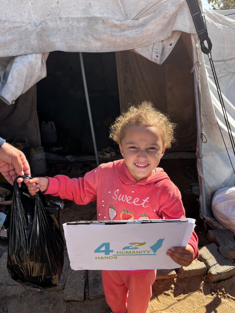 RewaaMohammed17's tweet photo. With your support, we brought smiles to their faces and warmth to their weary bodies. Thank you from the depths of our hearts.
With your support, we bring joy and warmth to more children living in deteriorating camps. https://t.co/0uJvkc0JrB https://t.co/Al2uqSYvWT