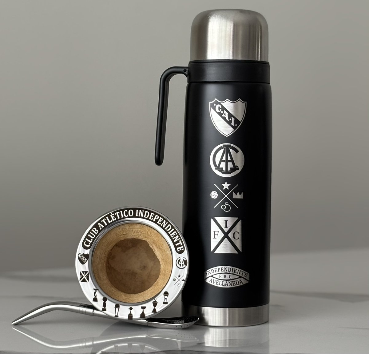 🔥 ¡BLACK FRIDAY EN LOCO POR UN MATE!

🤪 Hay 30% de DESCUENTO con transferencia o 9 cuotas SIN INTERÉS en TODA la TIENDA.

👹 Este combo de #Independiente: $120.000.
💵 Transferencia: $84.000.
💳 9 cuotas sin interés: $13.333.

🧉 LocoPorUnMate.com 

#BlackFriday #Mates