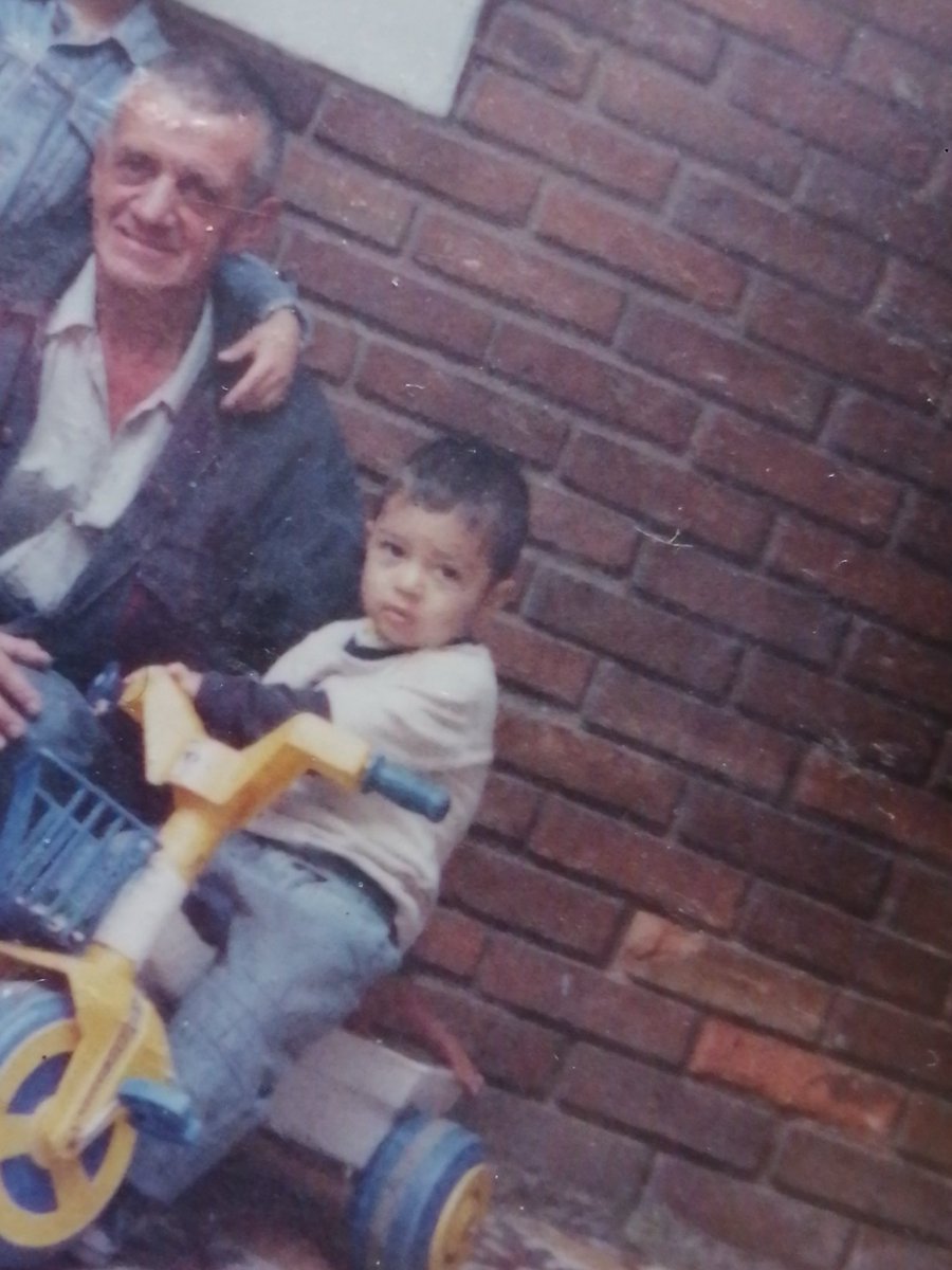 Camiloooff's tweet photo. Como siempre un día antes de mi cumpleaños anhelo tanto que no te hubieras ido ese 10 de Noviembre del 2016 y hubieras esperado un poquito más para que me hubieras dicho feliz cumpleaños. jamás he sido feliz en mi día y lo si estoy, se encargan de que no lo esté. Te extraño https://t.co/mWYa8mQB4l